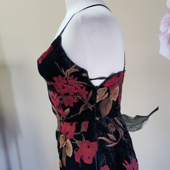 Storee Red Floral Velvet Dress - Picture 5 of 8